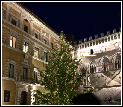 #32 Siena Christmas Tree